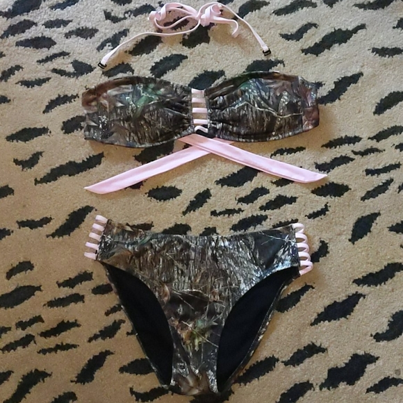 Sexy Camouflage Bikini with Pink Accents - Picture 4 of 9